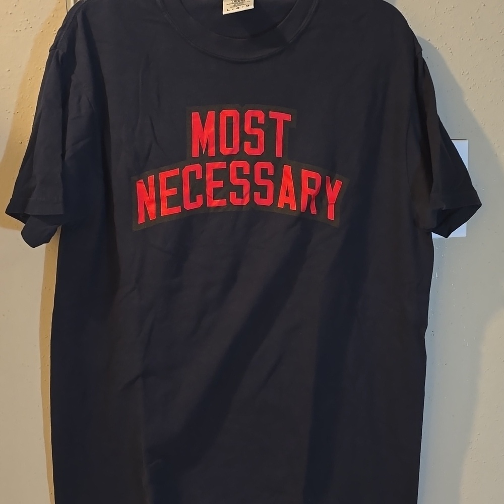 Basic tee shirt men logo most necessary size medium